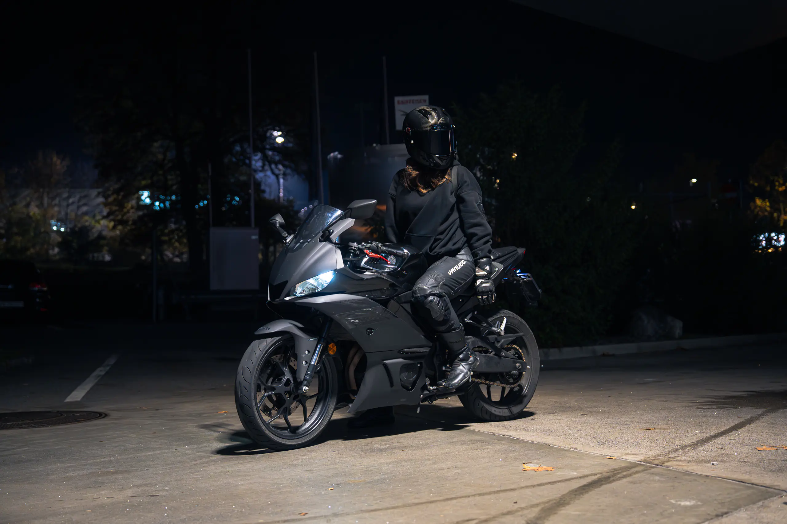 Shadow Rider — Détail du casque et équipement