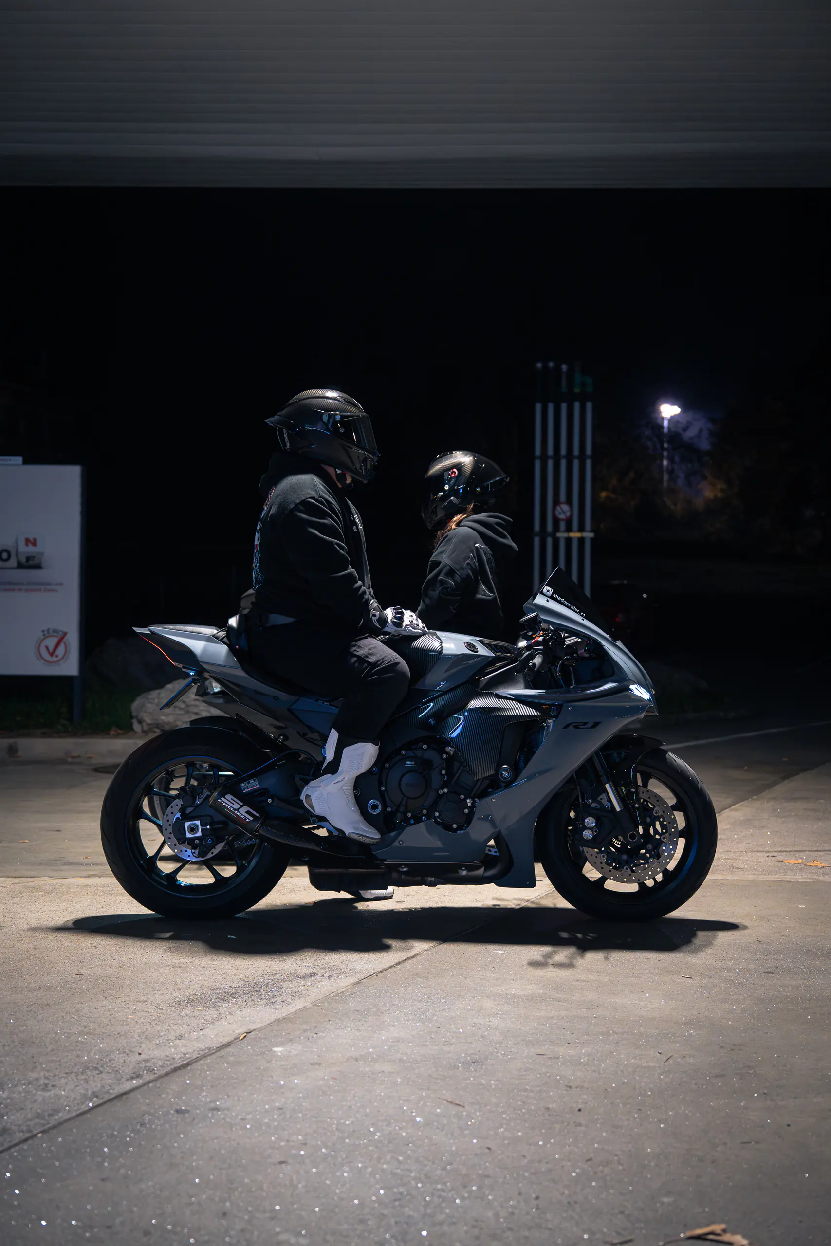 Shadow Rider — Posture et présence sur la moto